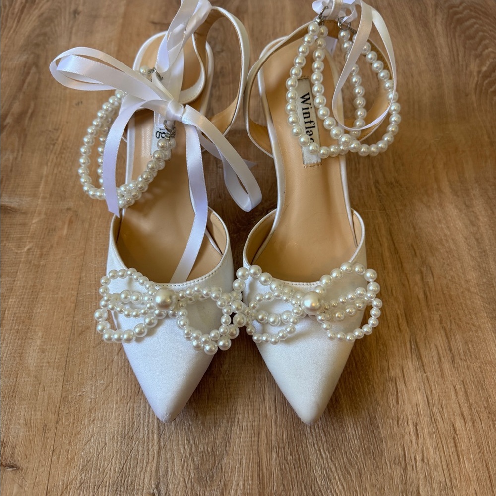 Pointy White Pearl Bridal Heels - Picture 4 of 10